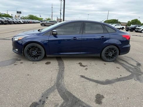 Used 2016 Ford Focus SE w/ Equipment Group 201A FWD image 6