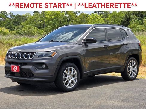 Used 2023 Jeep Compass Latitude w/ Sun and Sound Group AWD/4WD image 3