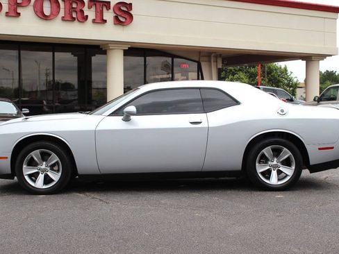 Used 2021 Dodge Challenger SXT RWD image 6