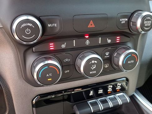 Used 2022 RAM 1500 Big Horn AWD/4WD image 16