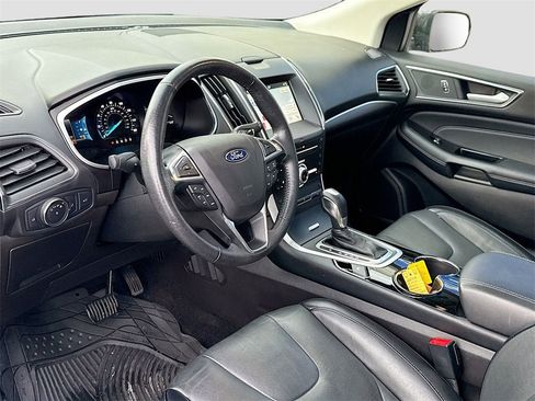 Used 2018 Ford Edge Titanium w/ Technology Package image 7