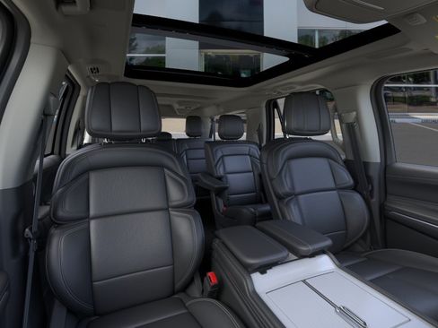 New 2026 Lincoln Navigator L Reserve AWD/4WD image 10
