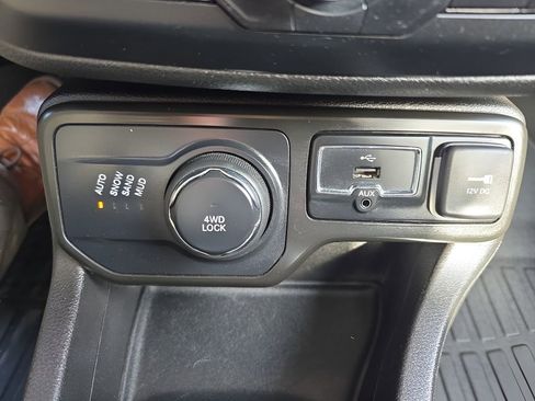 Used 2022 Jeep Renegade Latitude w/ Convenience Group AWD/4WD image 18