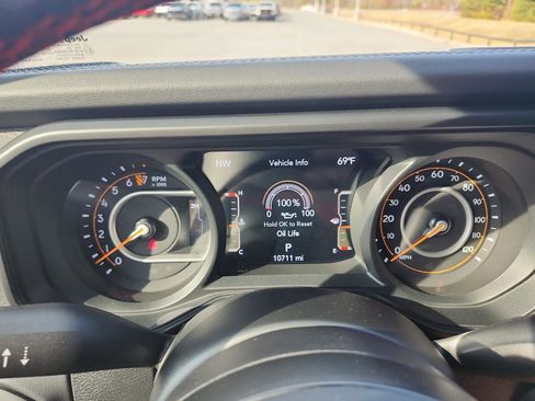 Used 2024 Jeep Gladiator Rubicon w/ Technology Group image 23