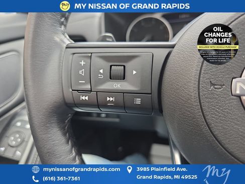 Used 2024 Nissan Rogue SV w/ SV Premium Package AWD/4WD image 16