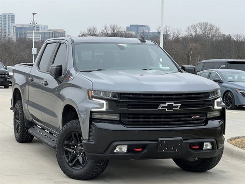 Used 2021 Chevrolet Silverado 1500 LT Trail Boss w/ Convenience Package II image 2