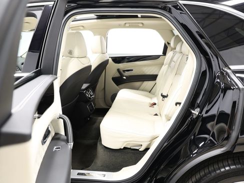 Used 2019 Bentley Bentayga AWD/4WD image 57