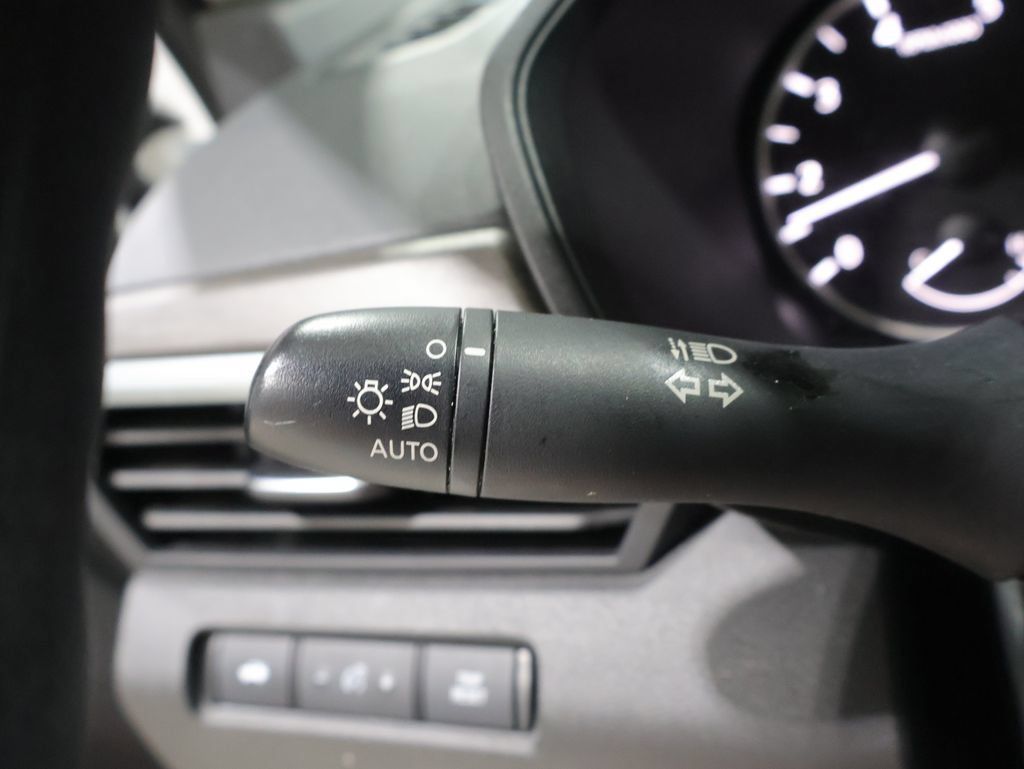 Used 2025 Nissan Altima 2.5 SV AWD/4WD image 36