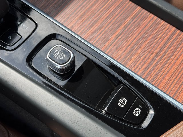 Used 2024 Volvo XC60 B5 Plus AWD/4WD image 28