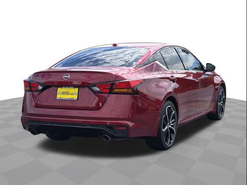 Used 2025 Nissan Altima 2.5 SR w/ SR Premium Package image 4