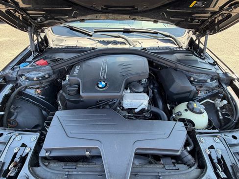 Used 2018 BMW 320i xDrive Sedan w/ Convenience Package AWD/4WD image 21