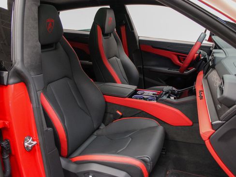 Used 2025 Lamborghini Urus SE image 46