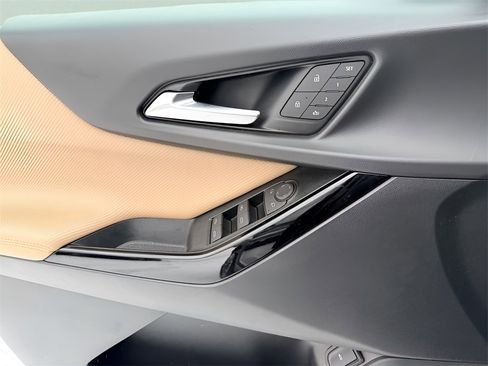 Used 2025 Chevrolet Equinox ACTIV w/ Safety and Technology Package image 22