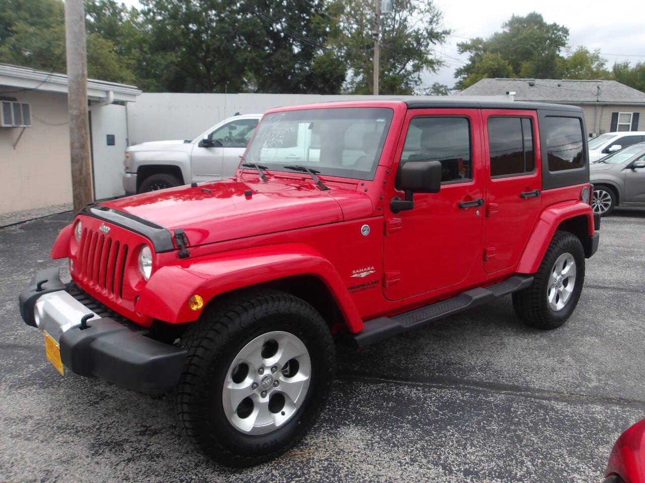 Used 2015 Jeep Wrangler Unlimited Sahara w/ Connectivity Group AWD/4WD image 2