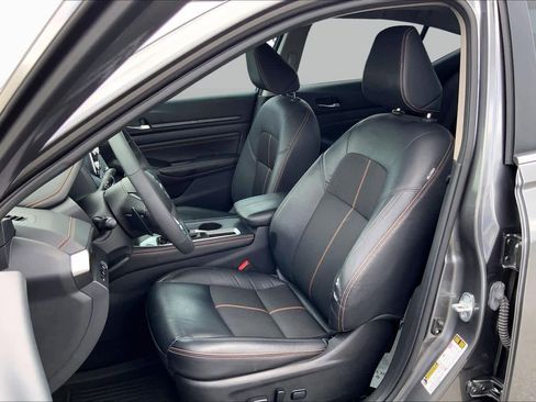 Used 2022 Nissan Altima 2.5 SR w/ Midnight Edition Package FWD image 8