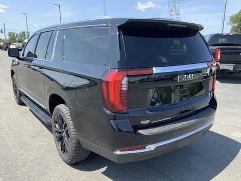 Used 2026 GMC Yukon XL Elevation w/ Elevation Premium Package AWD/4WD image 9