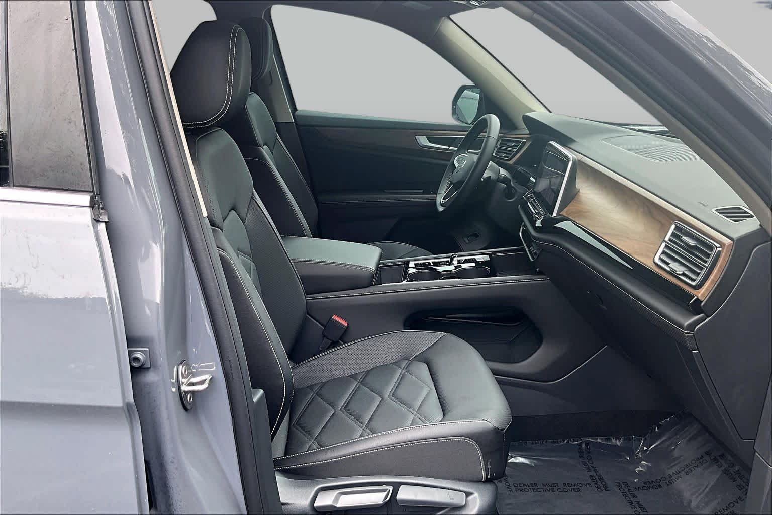 New 2026 Volkswagen Atlas SE FWD image 8
