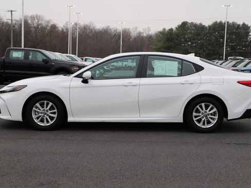 Used 2025 Toyota Camry LE image 3