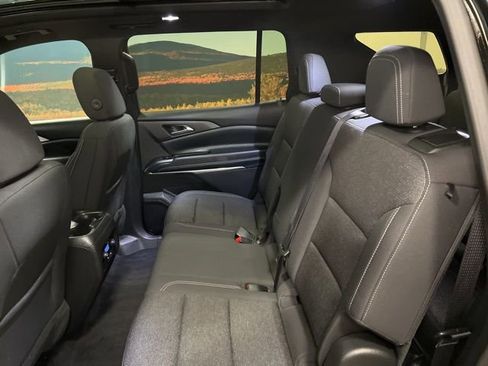 Used 2025 Chevrolet Traverse LT w/ Sun and Wheel Package image 48