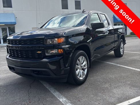 Used 2020 Chevrolet Silverado 1500 Custom w/ Custom Value Package image 1