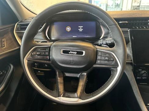 Used 2023 Jeep Grand Cherokee Limited w/ Luxury Tech Group II image 21