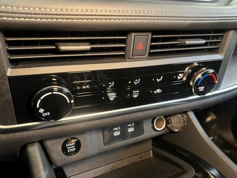 Used 2025 Nissan Rogue S image 40