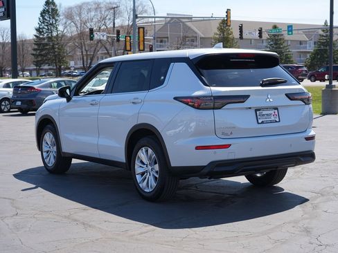 New 2026 Mitsubishi Outlander ES AWD/4WD image 5
