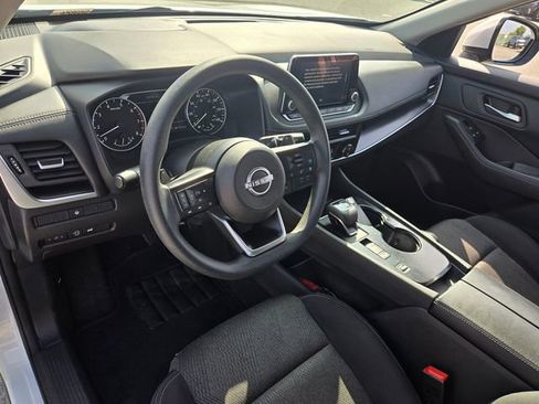 Used 2024 Nissan Rogue SV image 9