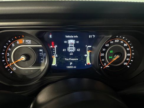 Used 2025 Jeep Wrangler Unlimited Rubicon AWD/4WD image 14