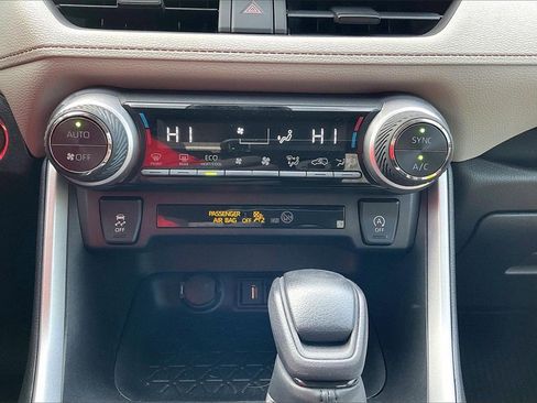 Used 2022 Toyota RAV4 XLE image 31