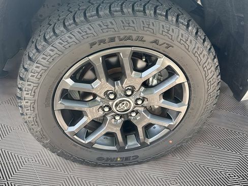 Used 2023 Toyota Tundra Platinum AWD/4WD image 36