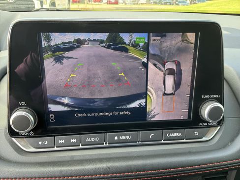 Used 2025 Nissan Rogue SV AWD/4WD image 24