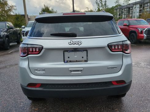 Used 2024 Jeep Compass Latitude AWD/4WD image 5