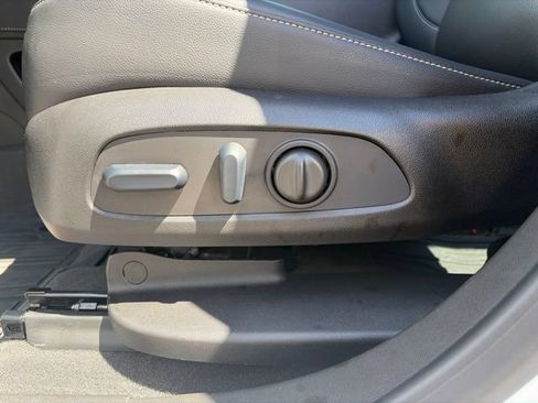 Used 2023 GMC Acadia SLT w/ Preferred Package AWD/4WD image 24