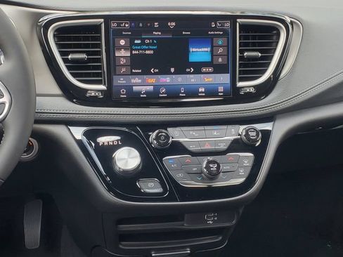 New 2027 Chrysler Pacifica Select AWD/4WD image 17