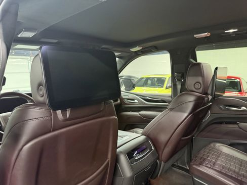 Used 2023 Cadillac Escalade Sport Platinum w/ LPO, ONYX Package image 28