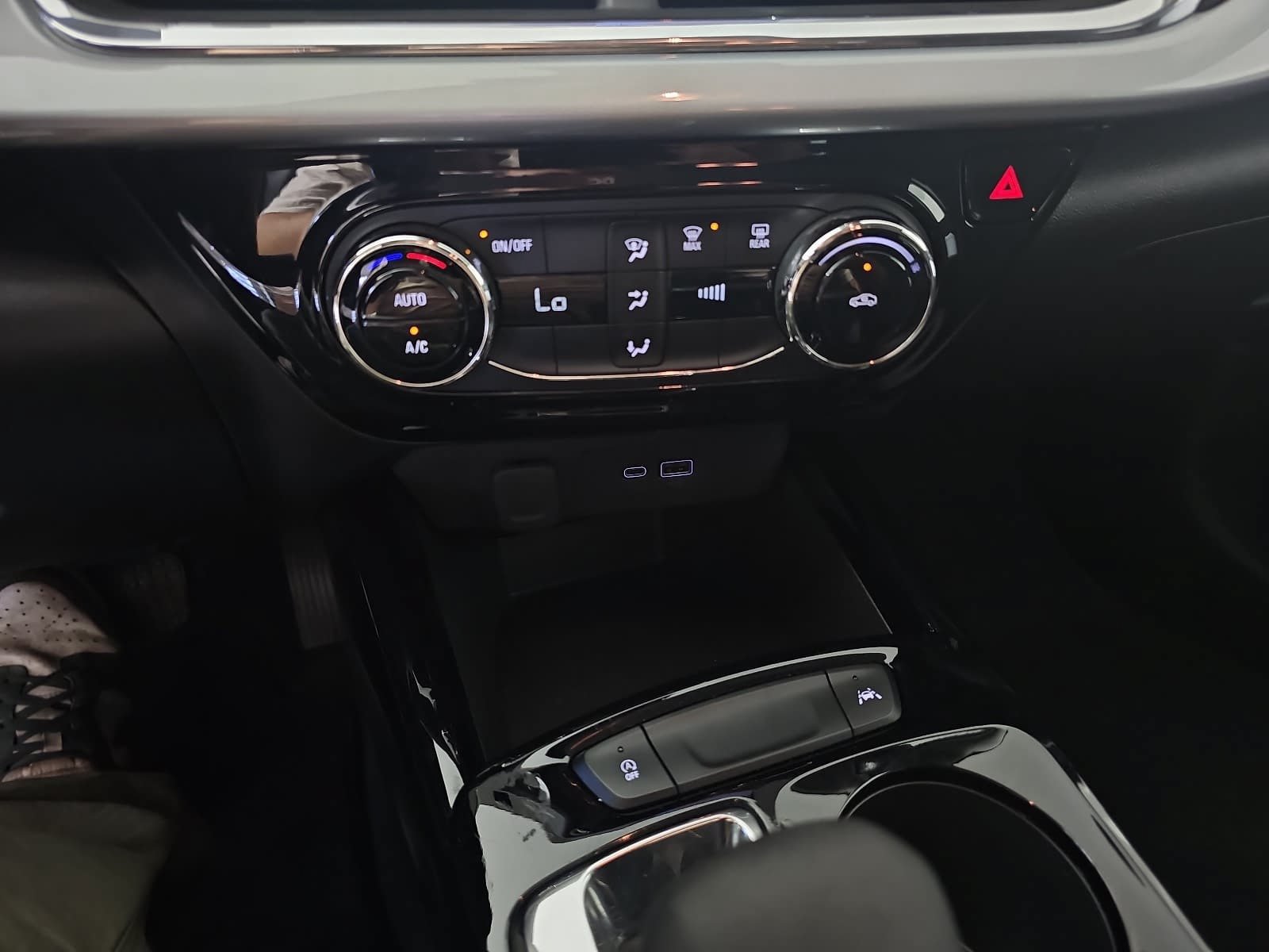 Used 2025 Chevrolet Trax LT FWD image 19