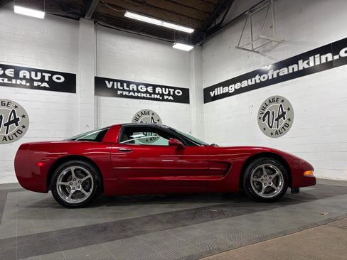 Used 2004 Chevrolet Corvette Coupe w/ Roof Package RWD image 2