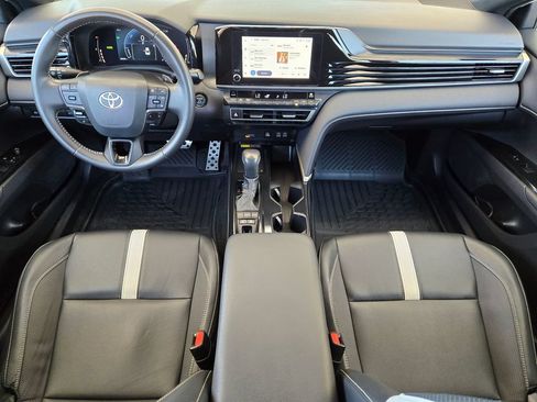 Used 2025 Toyota Camry SE FWD image 15
