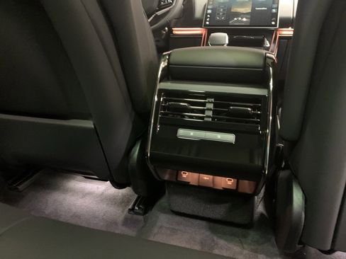 Used 2025 Land Rover Range Rover Sport image 28