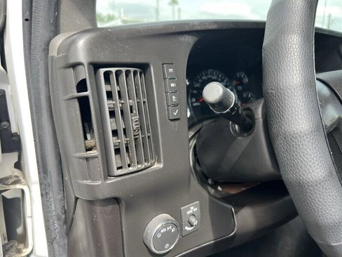 Used 2014 Chevrolet Express 2500 RWD image 16