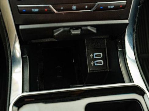 Used 2019 Ford Edge Titanium FWD image 37