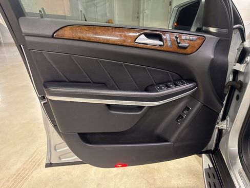 Used 2013 Mercedes-Benz GL 450 4MATIC image 32