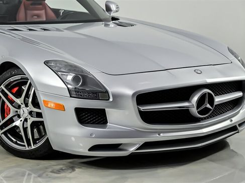 Used 2012 Mercedes-Benz SLS AMG Roadster image 2