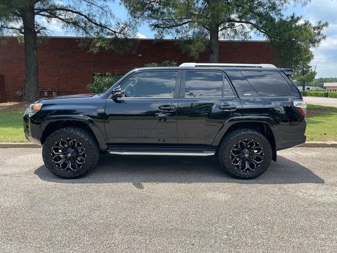 Used 2018 Toyota 4Runner SR5 Premium AWD/4WD image 2