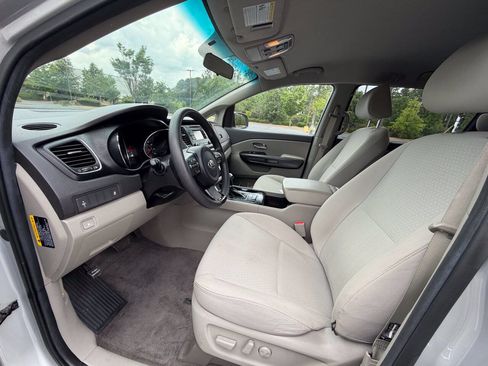 Used 2016 Kia Sedona LX w/ LX Convenience Package FWD image 11