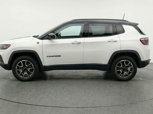 Used 2025 Jeep Compass Trailhawk image 5