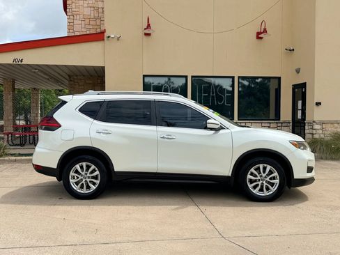 Used 2018 Nissan Rogue SV w/ Premium Package FWD image 6