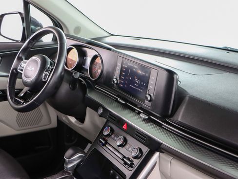 Used 2024 Kia Carnival LX image 26