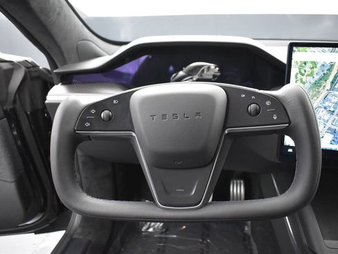 Used 2023 Tesla Model S Plaid image 13